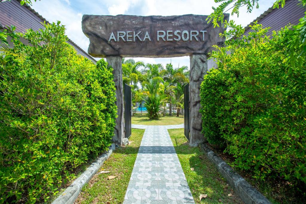 een bord dat areaaja resort in een tuin leest bij Areeka Resort Phuket in Thalang