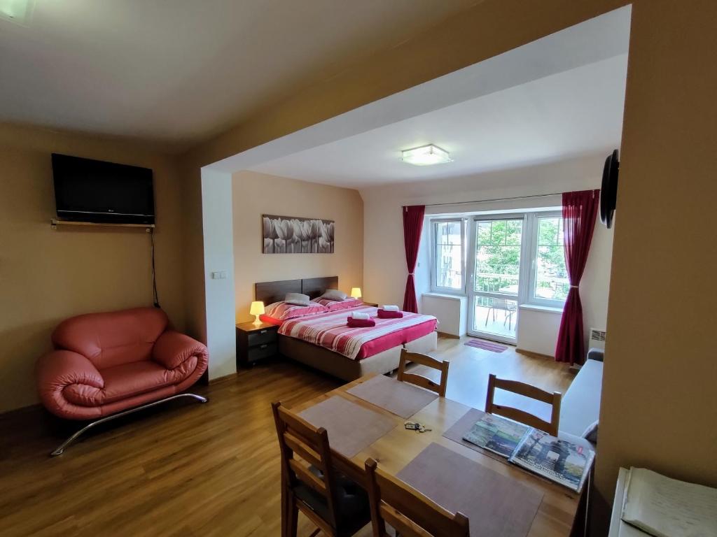Łóżko lub łóżka w pokoju w obiekcie Bohemica Apartments