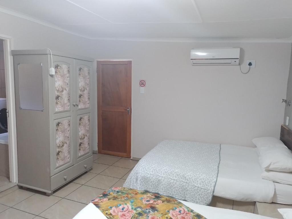 Larochelle Guesthouse - Sala Familiar Con Baño Privado