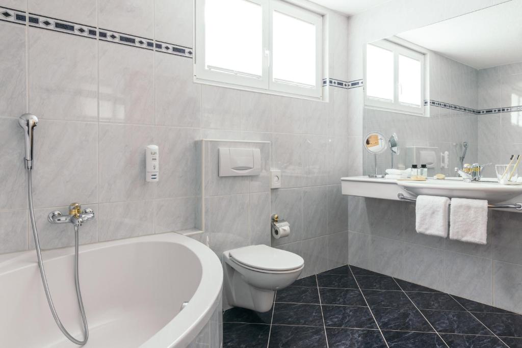 Koupelna v ubytování la couronne Hotel & Spa