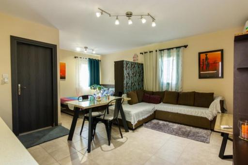 Zdjęcie z galerii obiektu Terpno Apartment w mieście Leonidion
