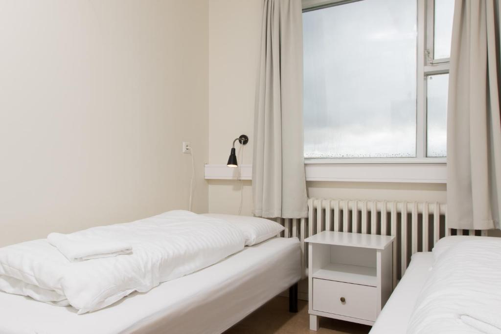 Rúm í herbergi á Ljosafoss Lake Guest House