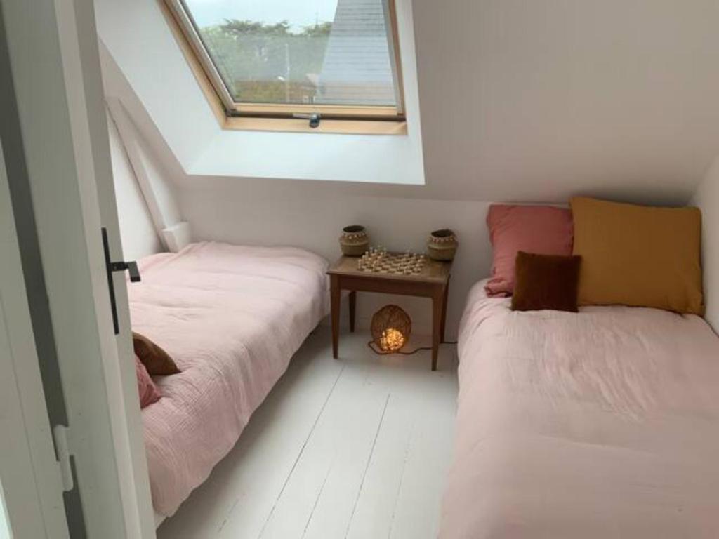 Posteľ alebo postele v izbe v ubytovaní adorable appartement à deux pas de la plage