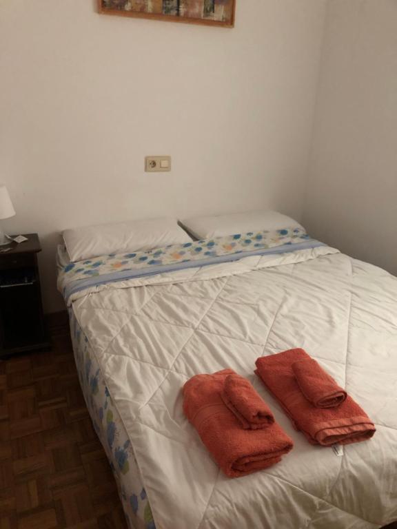 Habitacion doble en Figueres con baño compartido