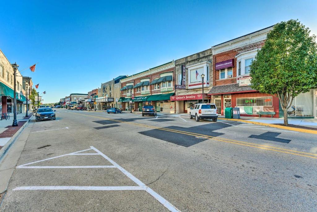 Galeriebild der Unterkunft Downtown Rochelle Apt - Walk to Restaurants! in Rochelle