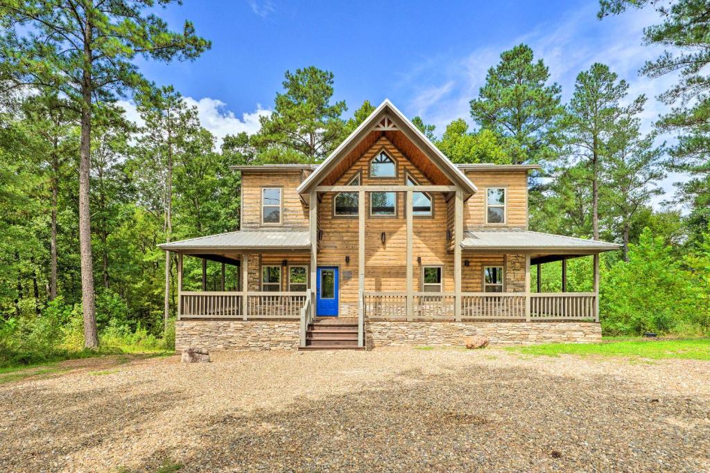 Vacation Home Broken Bow Vacation Rental with Hot Tub and Deck!, OK