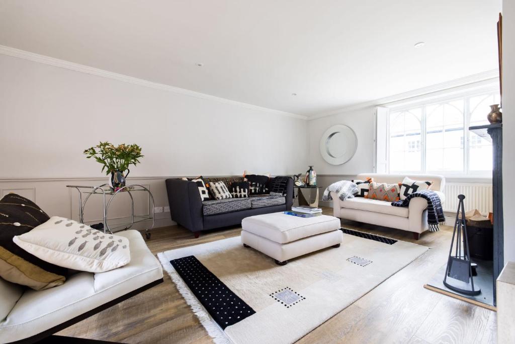 Unique Grade II Listed House, New Alresford (updated prices 2024)