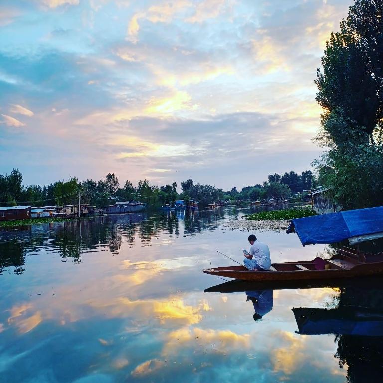 Výhled na řeku, která protéká v blízkosti bed and breakfast