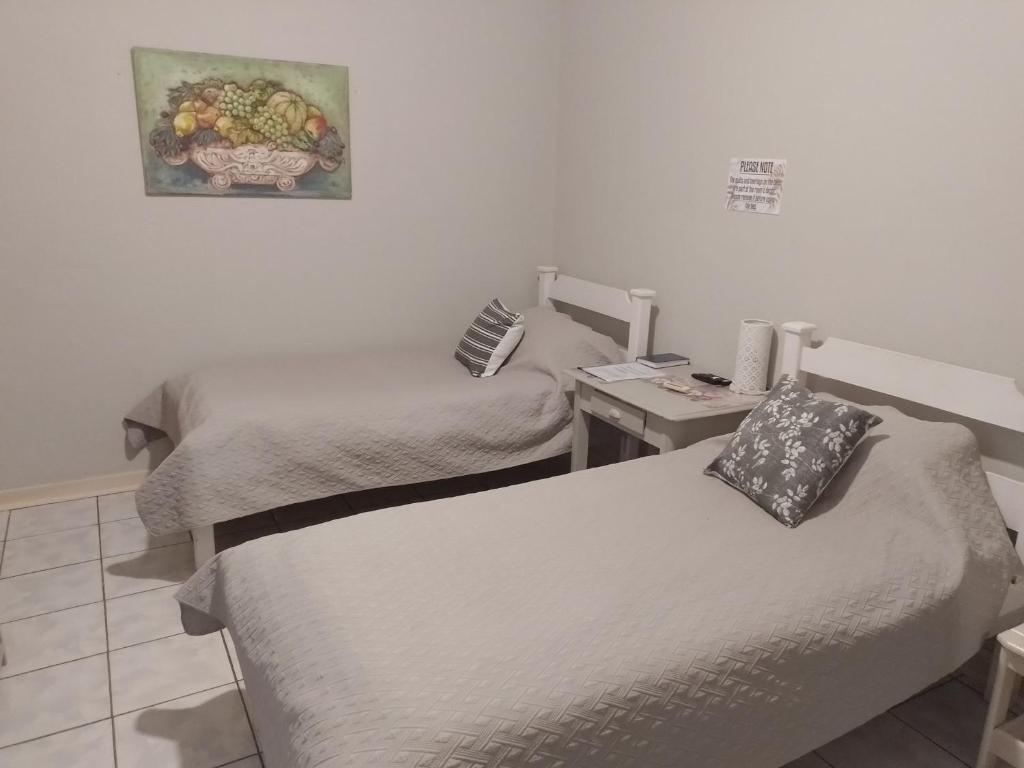Larochelle Guesthouse - Habitación Gemela Con Baño Privado