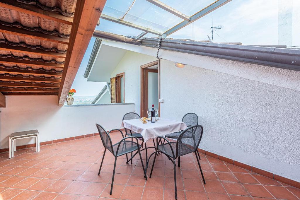 Balkon lub taras w obiekcie Alba View Apartment with Pool