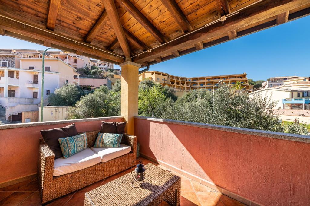 A balcony or terrace at Trivano Panoramico Villasimius