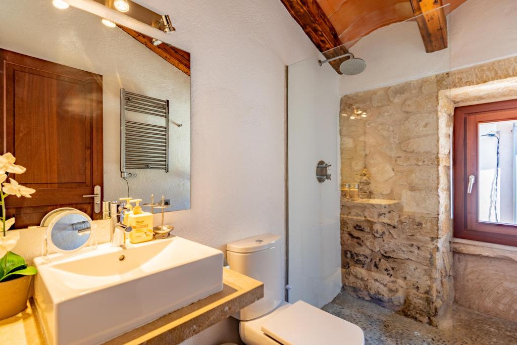 Fotografie z fotogalerie ubytování Albuqassim a modern townhouse in Pollensa, with heated pool v destinaci Pollença