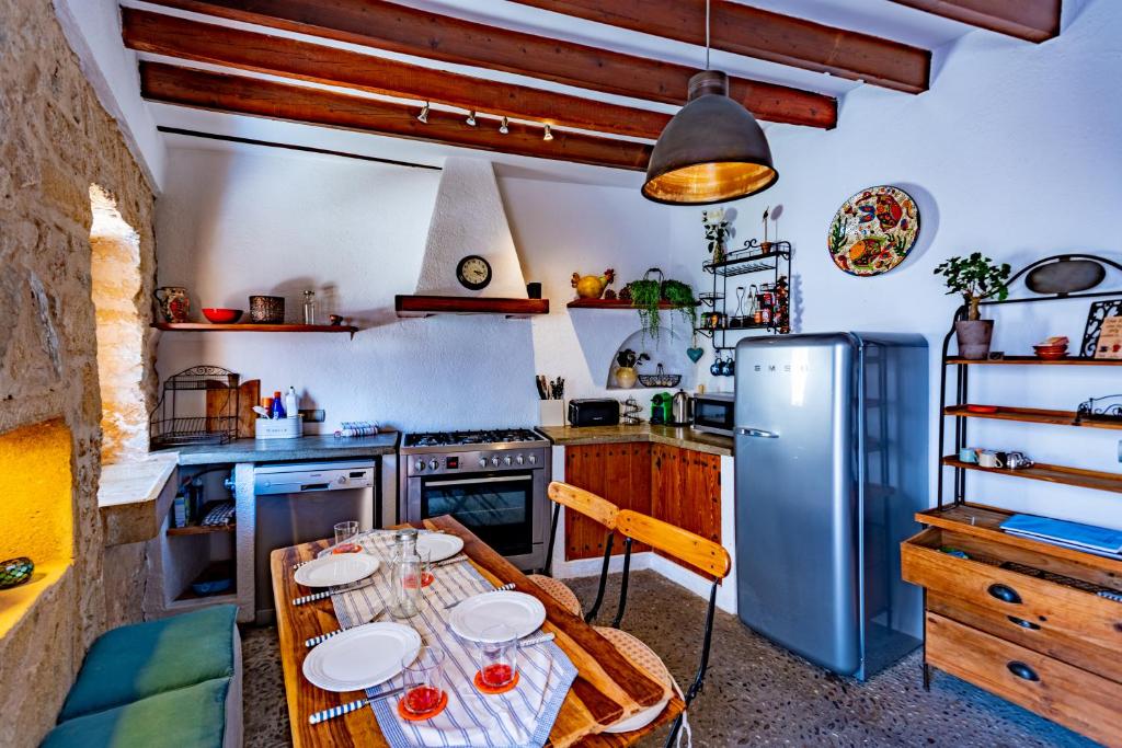 Fotografie z fotogalerie ubytování Albuqassim a modern townhouse in Pollensa, with heated pool v destinaci Pollença
