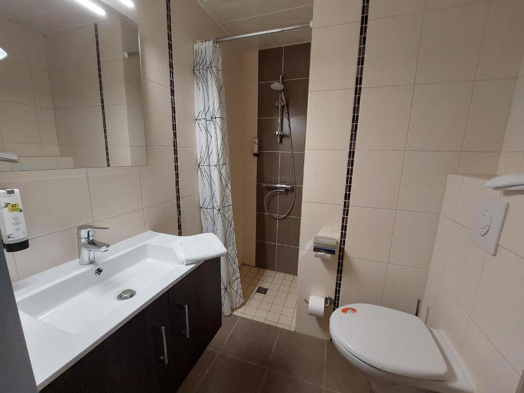 Auberge De La Foret - Logis - Habitación Doble Con Vistas Al Jardín
