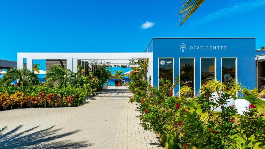 Zahrada ubytování Delfins Beach Resort Bonaire, Tapestry Collection by Hilton