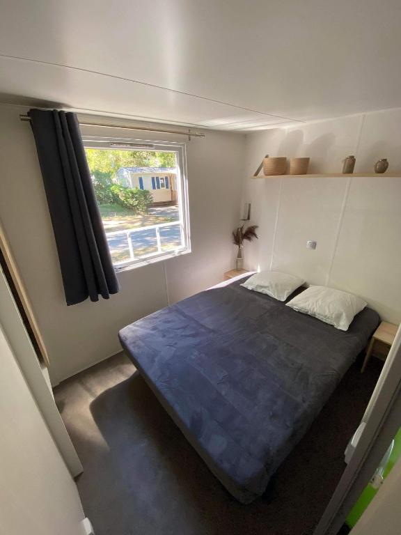 Postel nebo postele na pokoji v ubytování MOBIL HOME Climatisé G058