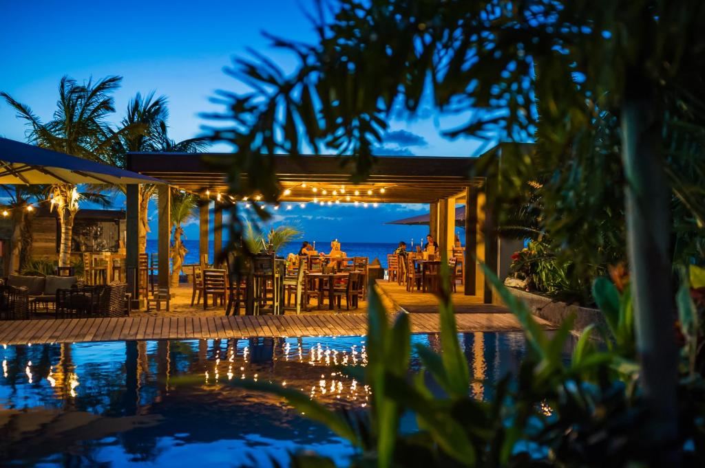 Zahrada ubytování Delfins Beach Resort Bonaire, Tapestry Collection by Hilton