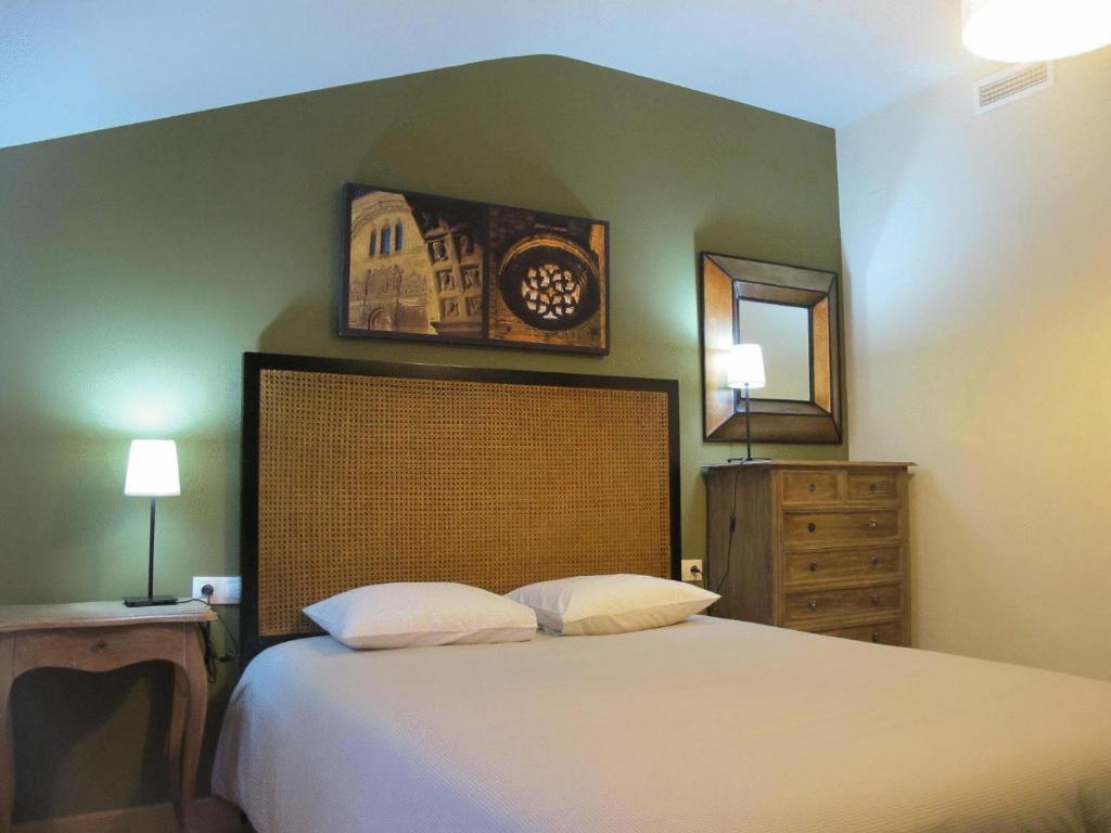 Postel nebo postele na pokoji v ubytování Apartamentos Alcazar de Baeza