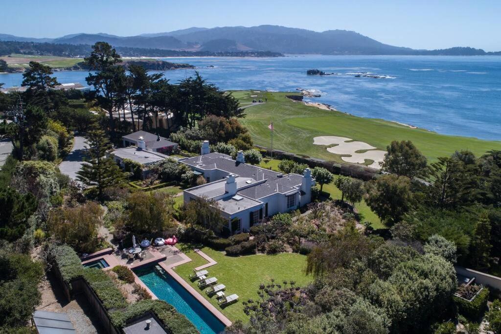 Luxury Home on 18th Hole of Pebble Beach Golf, Del Monte Forest