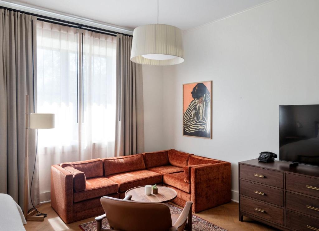 TV a/nebo společenská místnost v ubytování The Quoin Hotel