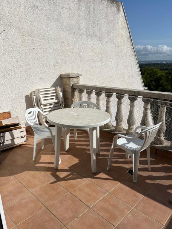 a white table and two chairs on a balcony at Apartamento Aventura in Salou