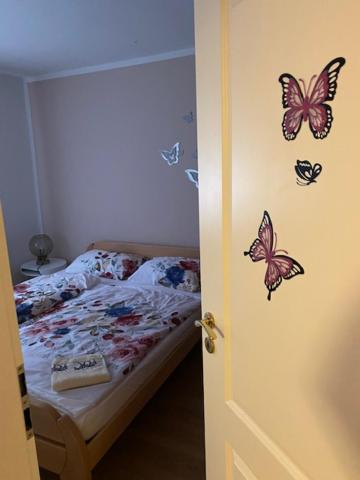 Postel nebo postele na pokoji v ubytování Živahna hiša