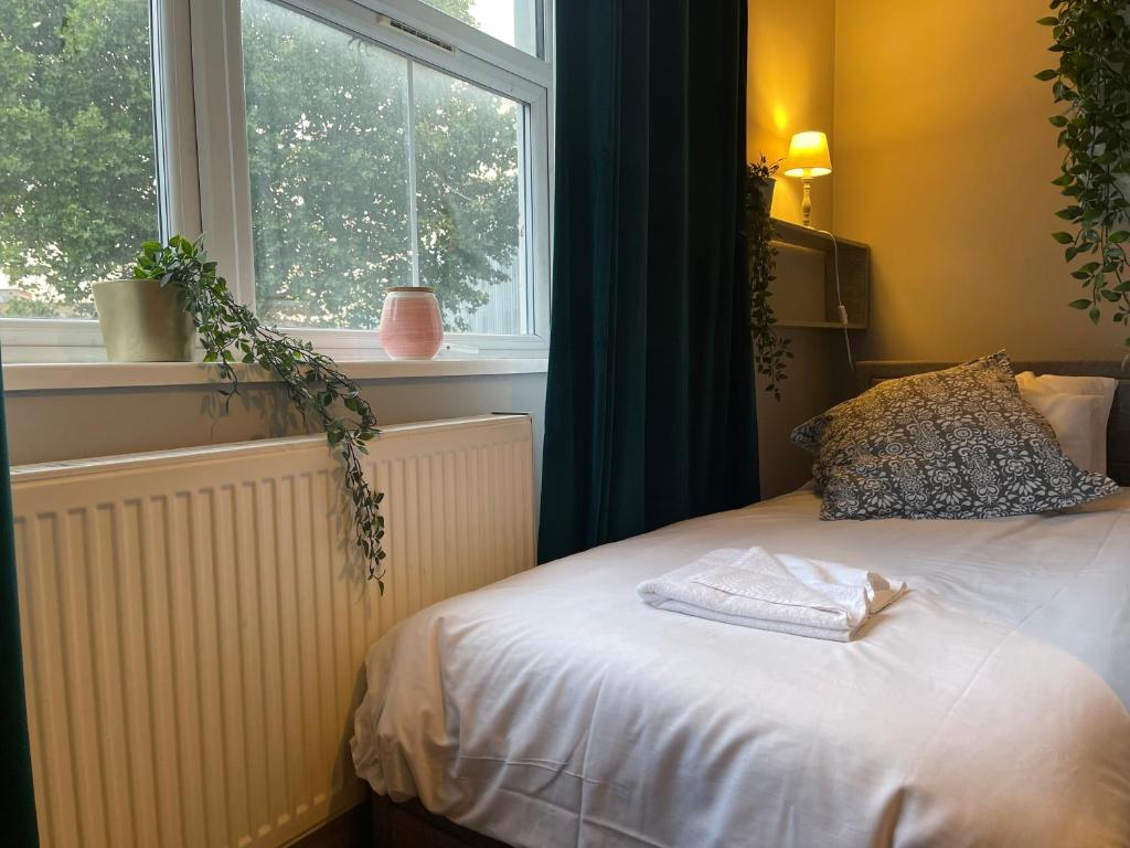 Bright Room - Studio Apartment