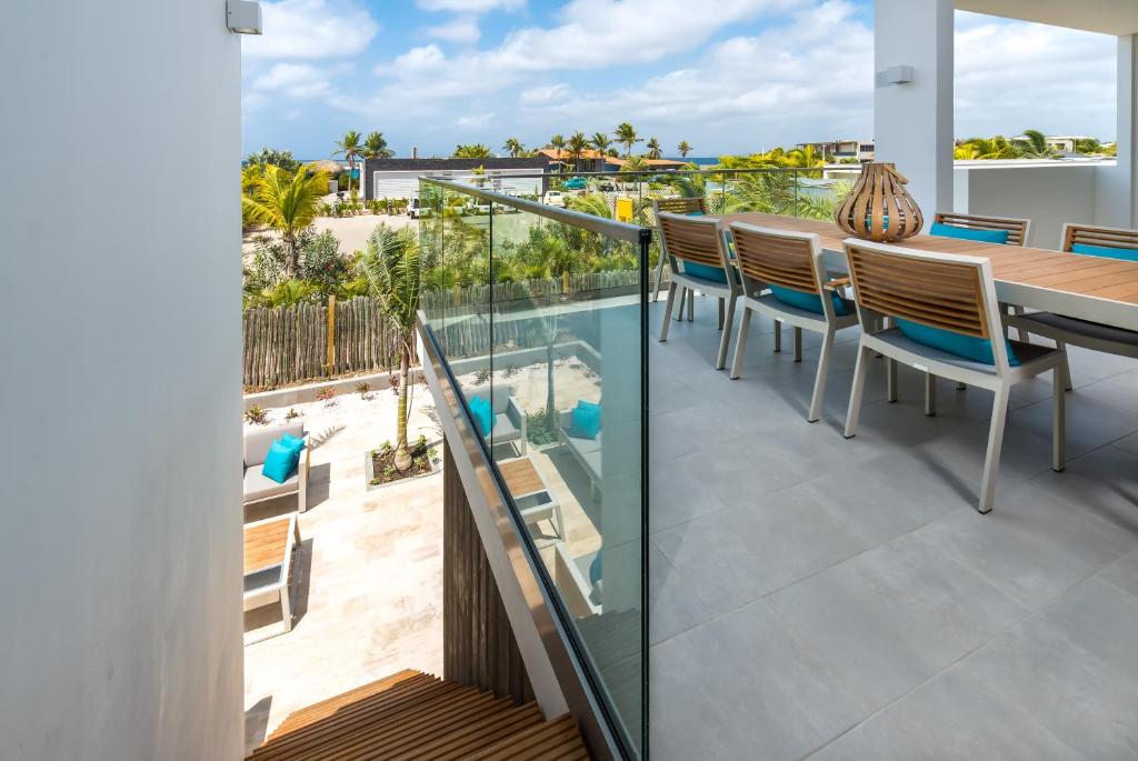 Balkón nebo terasa v ubytování Delfins Beach Resort Bonaire, Tapestry Collection by Hilton