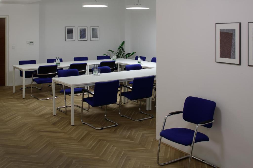 Zaplecze biznesowe lub konferencyjne w obiekcie AXA Hotel