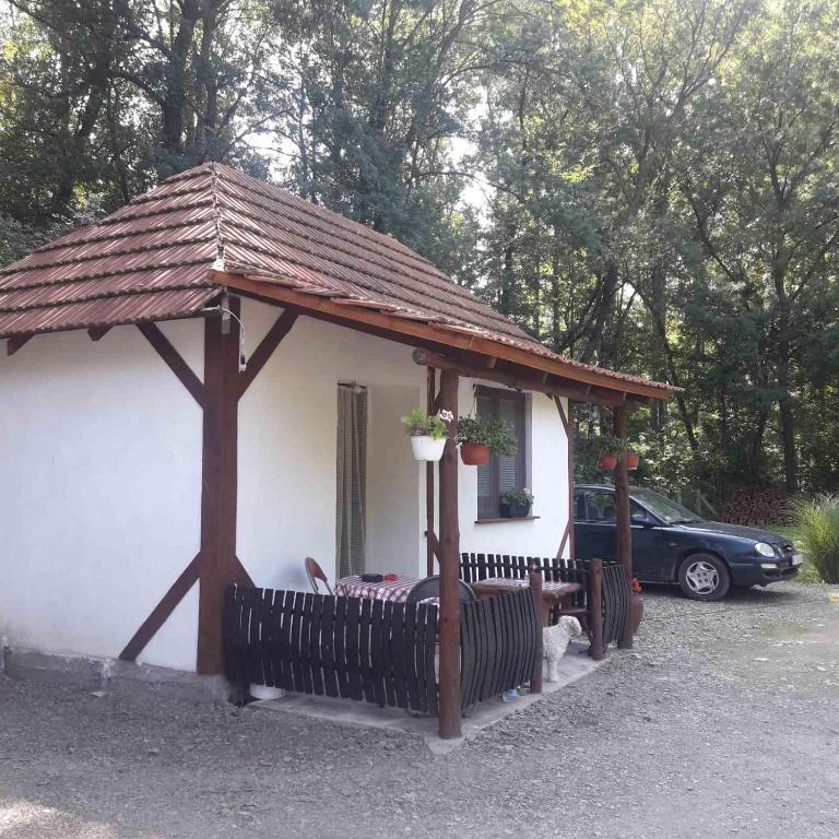 a small house with a gazebo at Sljivik in Niš