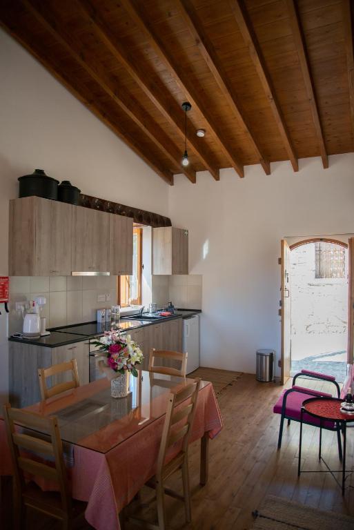 Kuchyň nebo kuchyňský kout v ubytování Cleo's Inn