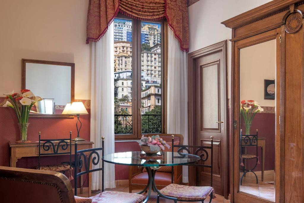 Posezení v ubytování Pinto-Storey Hotel