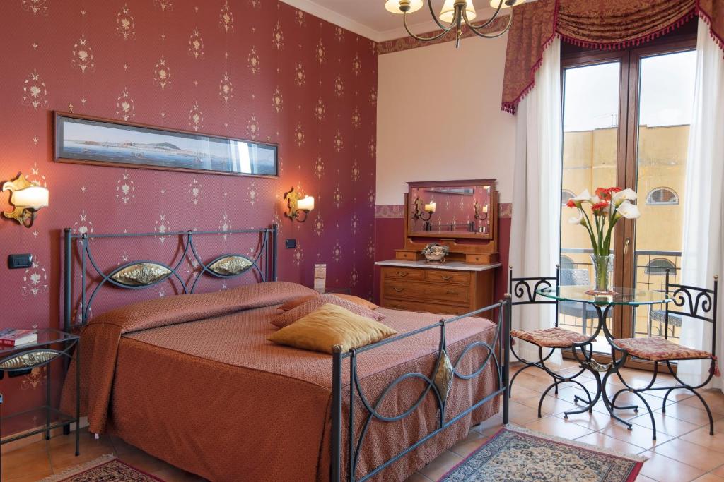 Postel nebo postele na pokoji v ubytování Pinto-Storey Hotel