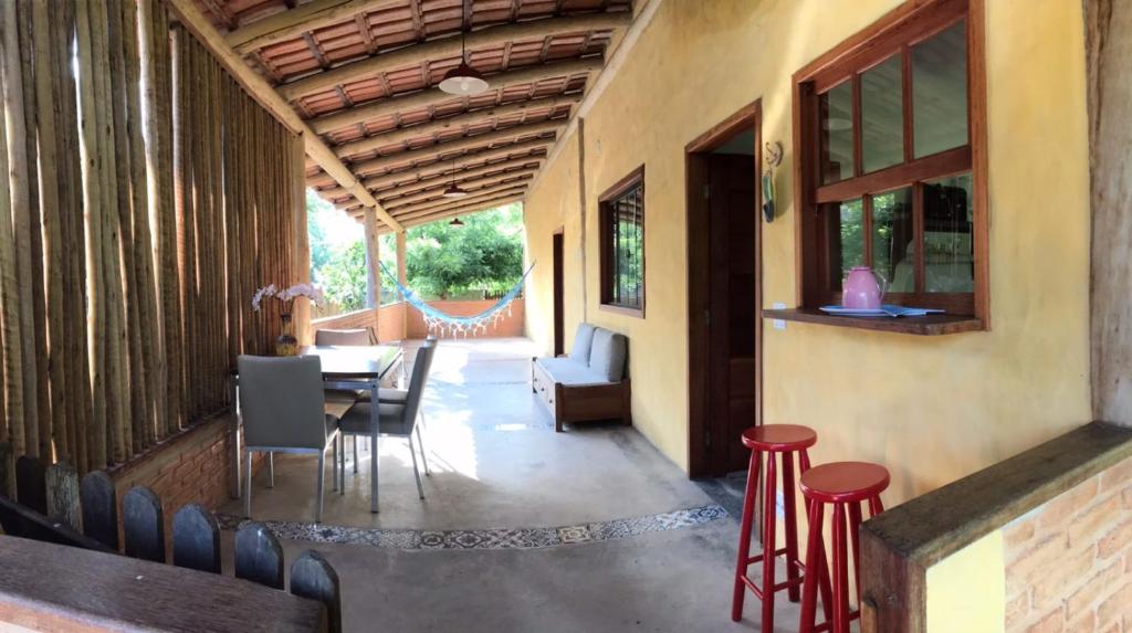 Linda casa perto da praia, com estacionamento - Housity