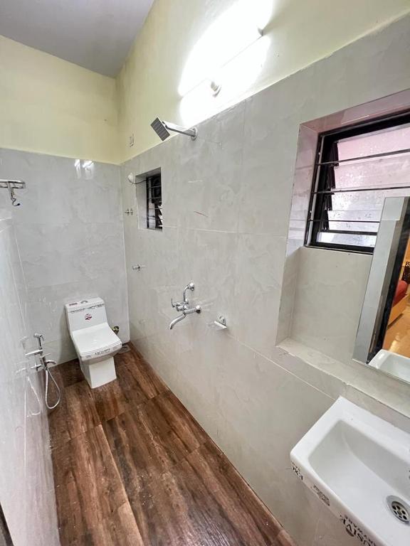 Koupelna v ubytování Prabhuvihar Residency