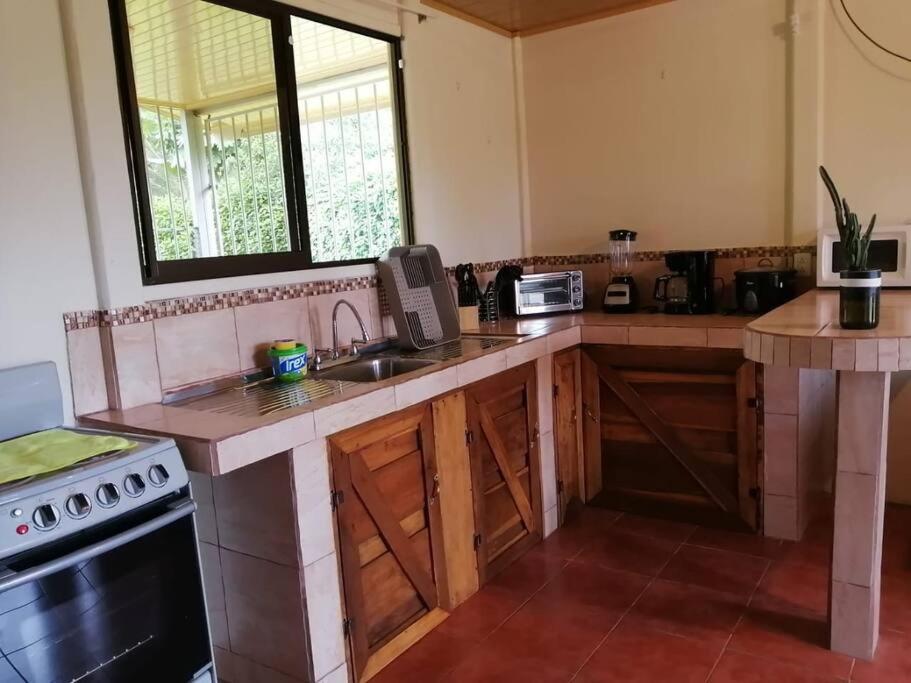 a kitchen with a sink and a stove at La Casa del Río/La Fortuna/Volcán Arenal in San Ramón