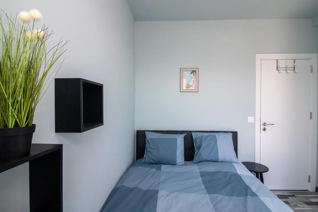 A bed or beds in a room at Mountain View Apartment 1 + Parking