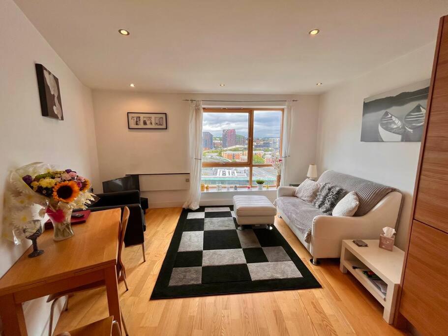 a living room with a couch and a table at Lovely City Centre 1 bed apartment in Beeston Hill