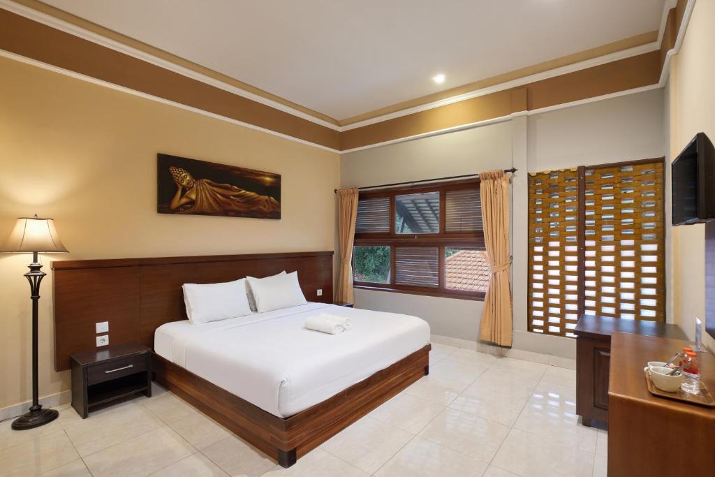 Una cama o camas en una habitación de Mahe Garden Inn and Villas by Kamara