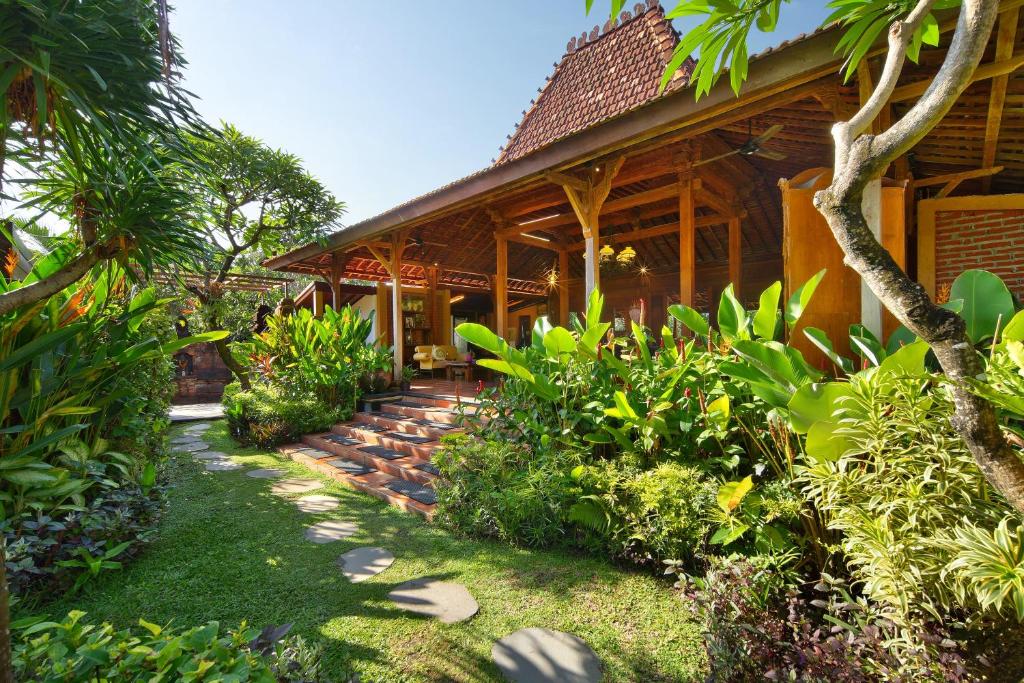 Un jardín fuera de Mahe Garden Inn and Villas by Kamara