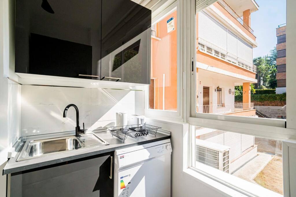 Kuchyň nebo kuchyňský kout v ubytování Acogedor apartamento. Arturo Soria-MD Anderson 1E