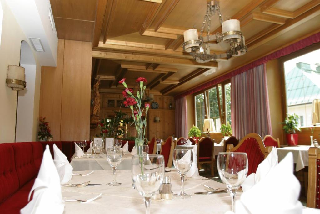 Restaurace v ubytování Hotel Völserhof - Bergbahn im Sommer 2025 inklusive