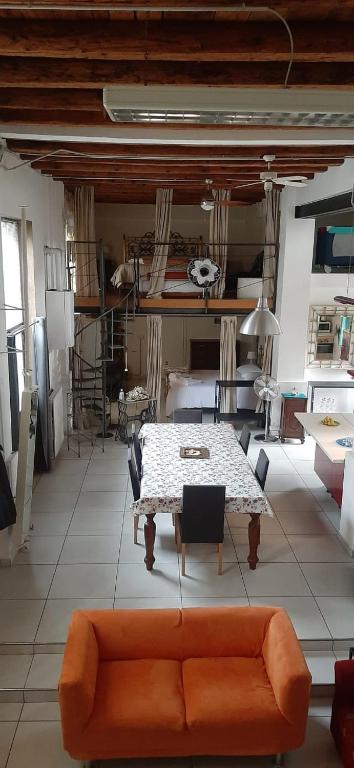 a living room with a couch and a table at Un loft solo per i tuoi occhi in Bergamo