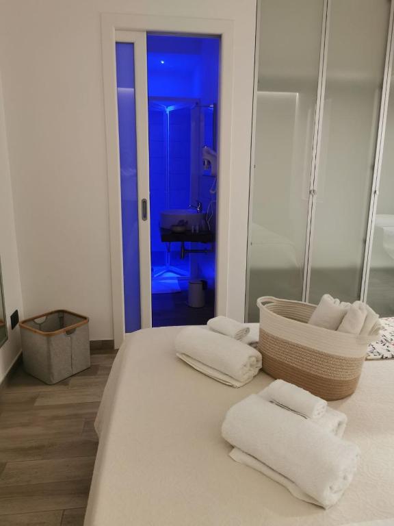 Łóżko lub łóżka w pokoju w obiekcie La Casetta Di Rosina