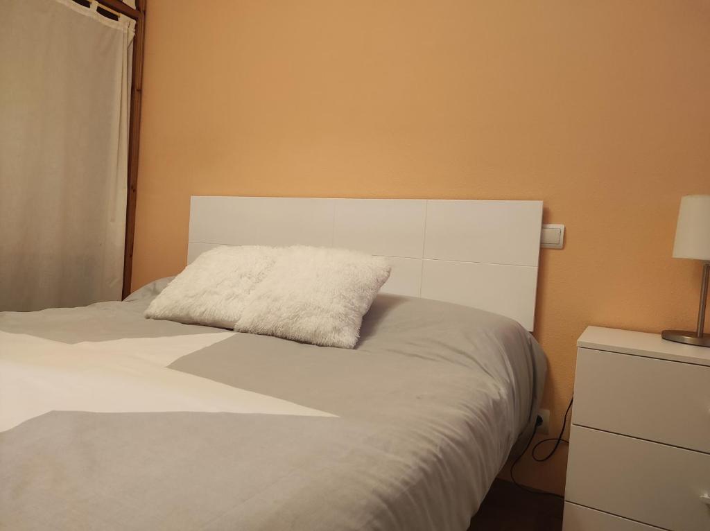 A bed or beds in a room at Apartamento Parque Europa