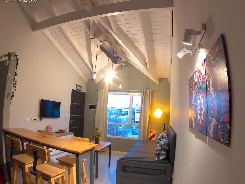 a living room with a dining room table and a dining room at Alumine in Puerto Madryn