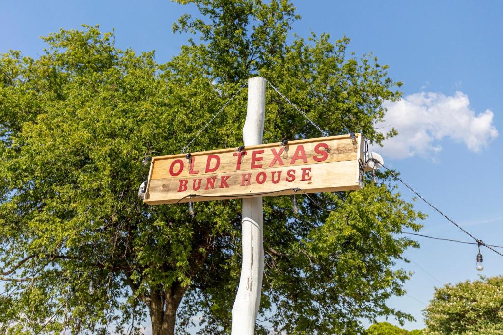 Certifikát, hodnocení, plakát nebo jiný dokument vystavený v ubytování Old Texas Bunkhouse