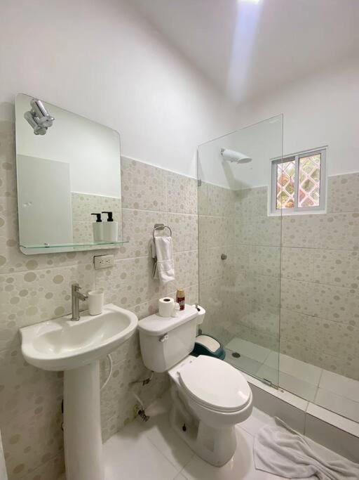 Koupelna v ubytování Apartamentos Melya cerca de la Playa Caleta