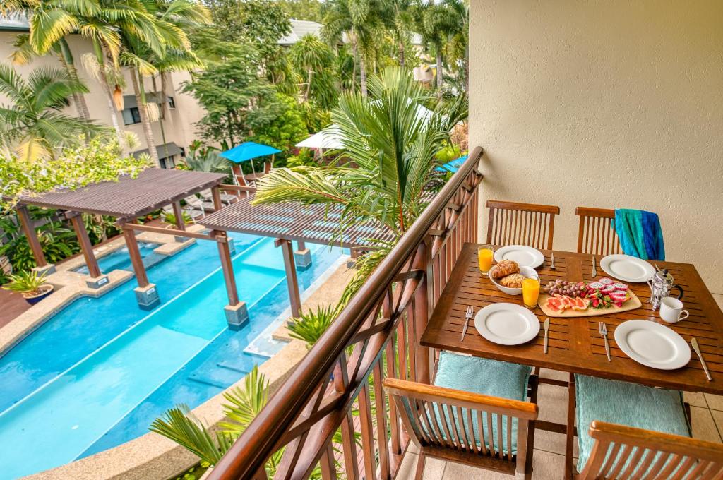 Bazén v ubytování Freestyle Resort Port Douglas nebo v jeho okolí