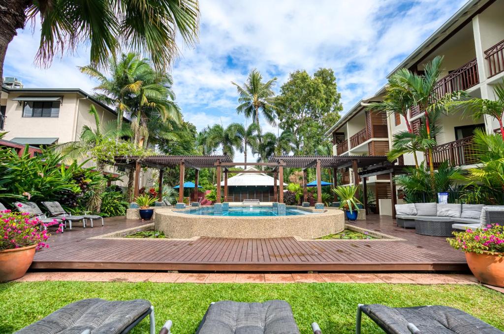 Bazén v ubytování Freestyle Resort Port Douglas nebo v jeho okolí